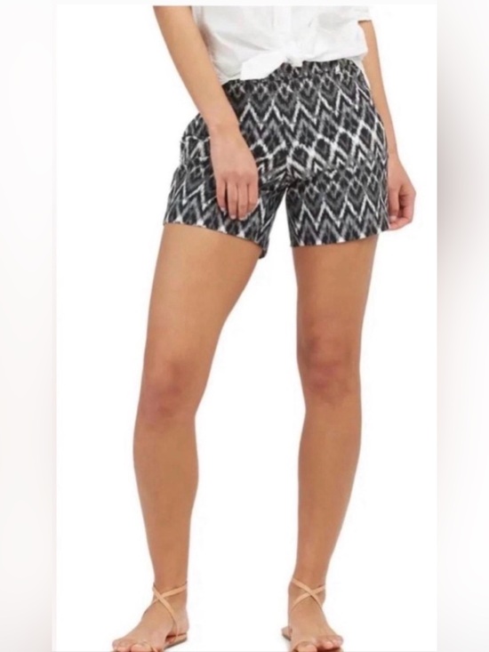 SPANX Pants - Like New Spanx Shorts. Black Ikat
Print. Size XL